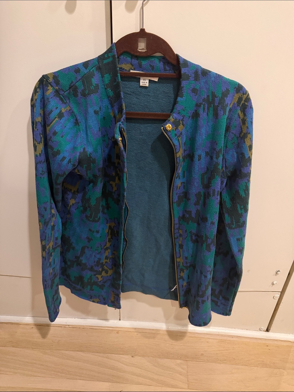 Issac Mizrahi Blue-Green Patterned Zip Front Women's sweater